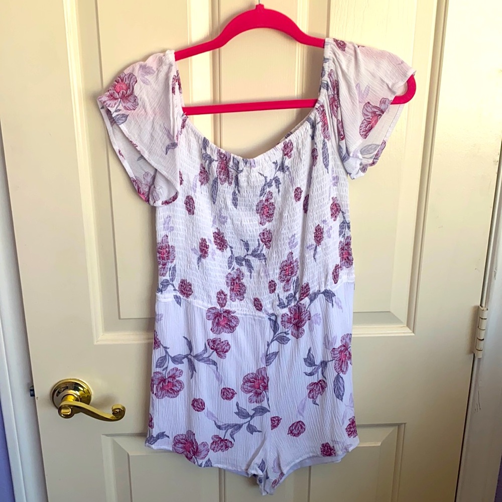 White & pink floral PacSun romper size small